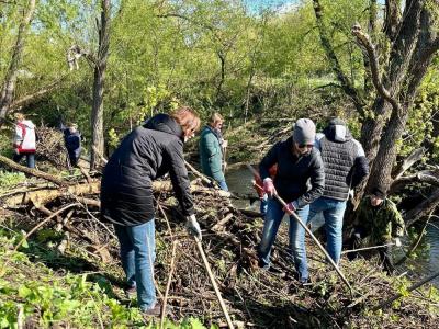 В Кромском районе прошел экологический субботник