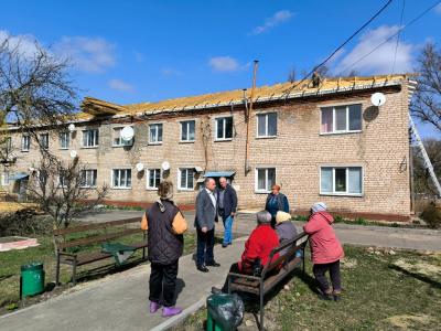 Глава района Андрей Усиков побывал на объектах, на которых ведется ремонт крыш