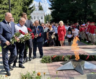 В п. Кромы прошли праздничные мероприятия, посвященные 81-й годовщине освобождения района от немецко-фашистских захватчиков