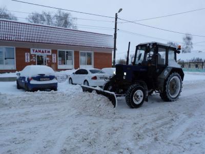 В Кромах продолжается уборка улиц от снега