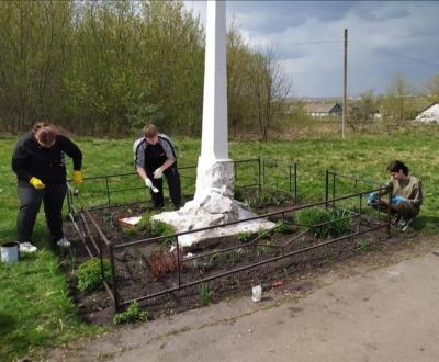 В Кромском районе подростки трудятся в период летних каникул